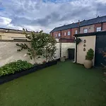 Moon Holiday Townhouse Free Parkingprivate Garden