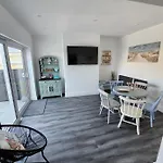 Delightful Newly Renovated 3-Bed House With Garden Beach Hut