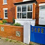 Tower Views 2 Bedroom House With Private Parking