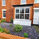 Tower Views 2 Bedroom House With Private Parking