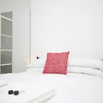 Barton Beachside - Stylish Studio Apartment, Double & Single - Central Beach & Promenade Location - Over 21\'S, Family Friendly Only, Id Required