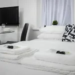 Barton Beachside - Stylish Studio Apartment, Double & Single - Central Beach & Promenade Location - Over 21\'S, Family Friendly Only, Id Required