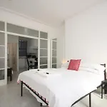Barton Beachside - Stylish Studio Apartment, Double & Single - Central Beach & Promenade Location - Over 21\'S, Family Friendly Only, Id Required