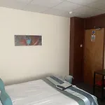 Evanescent Bar And Rooms