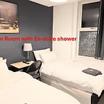 Blok 3 -Jacuzzi Suites, Apartment & Ensuite Rooms