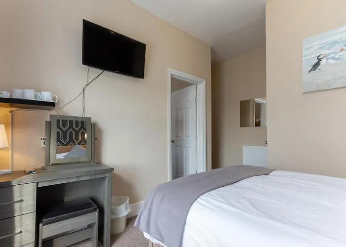 Rayners Hotel