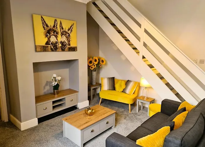 Tower Views 2 Bedroom House With Private Parking
