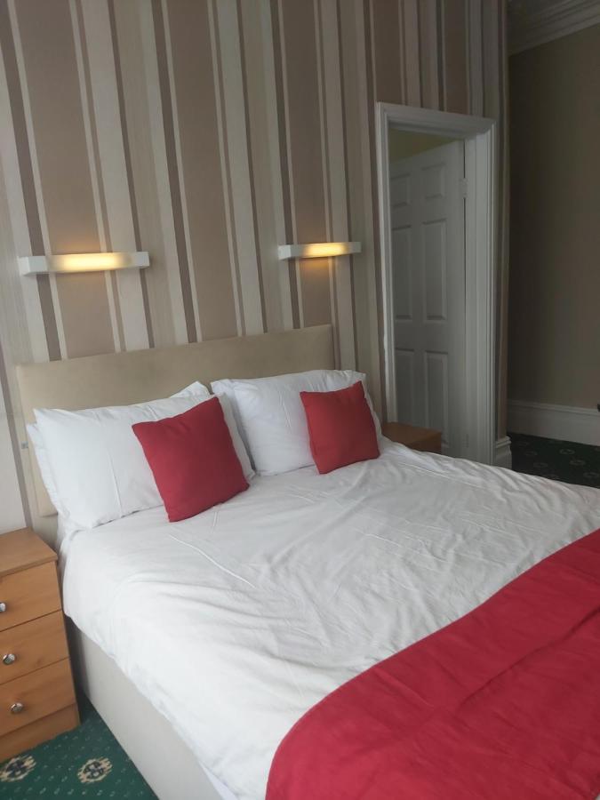 Rayners 3* Blackpool