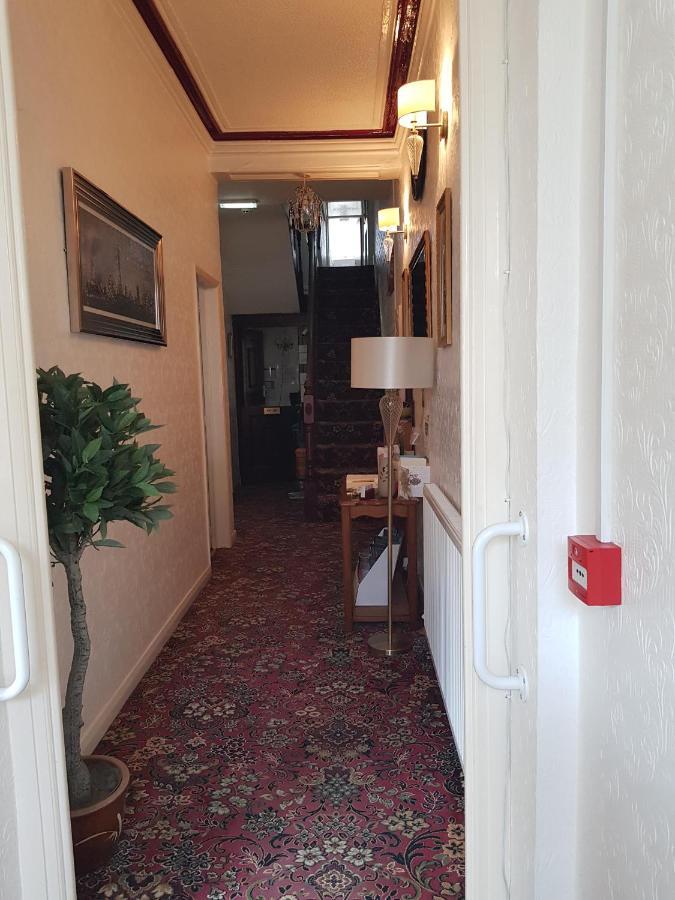 Thornhill 3* Blackpool