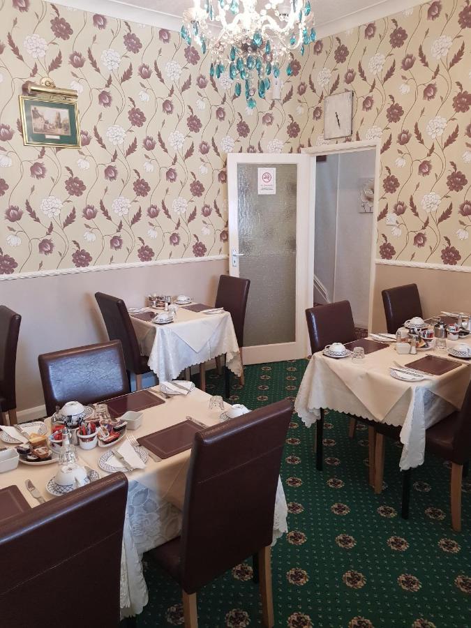 Thornhill 3* Blackpool