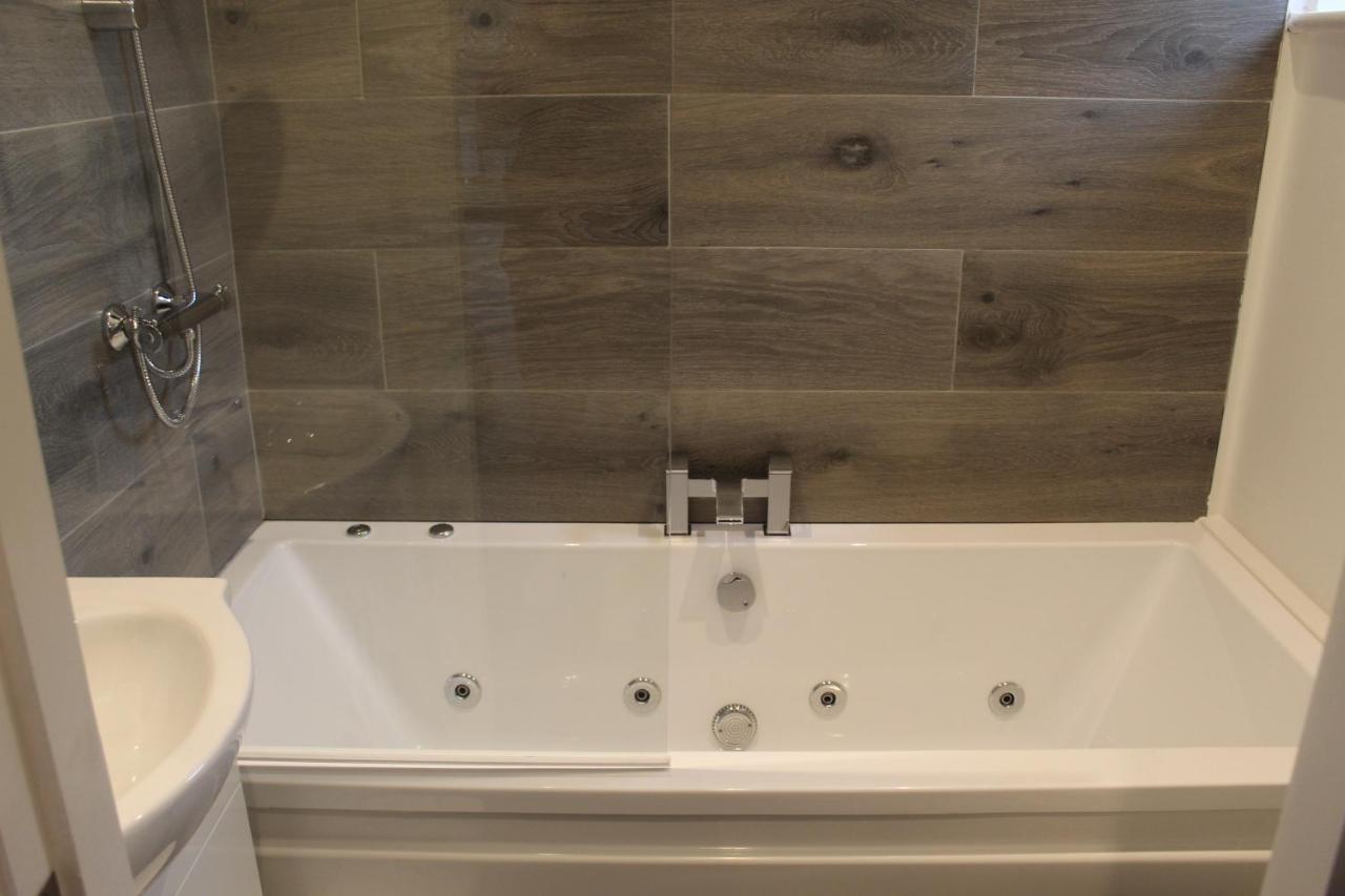Apartment Luxury Hottub & Jacuzzi