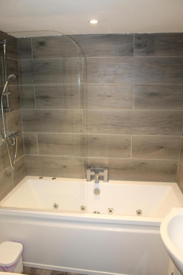 Apartment Luxury Hottub & Jacuzzi Blackpool