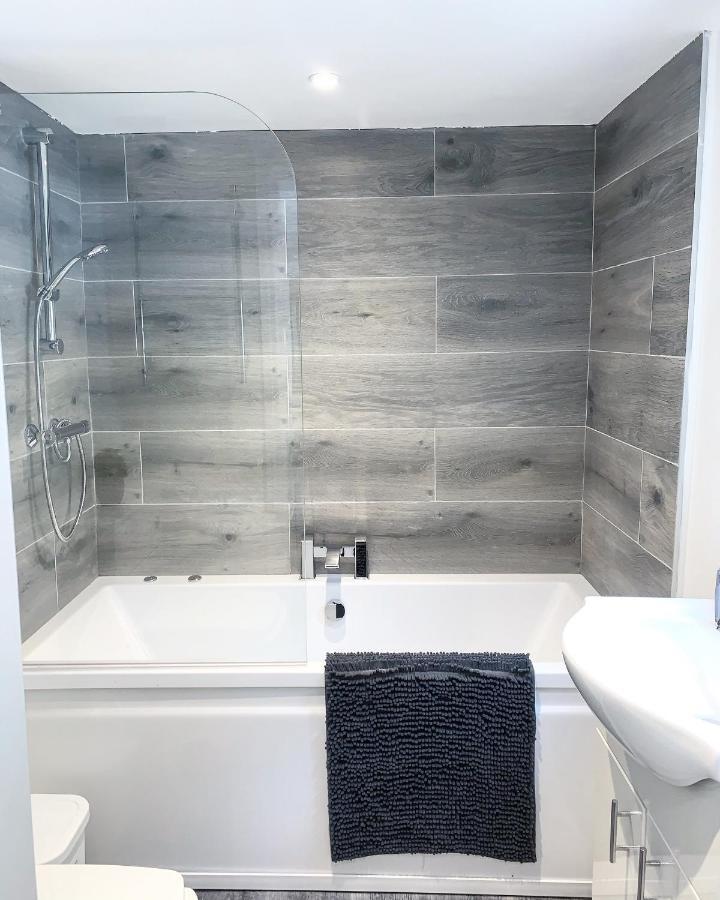 Luxury Hottub & Jacuzzi Apartment *