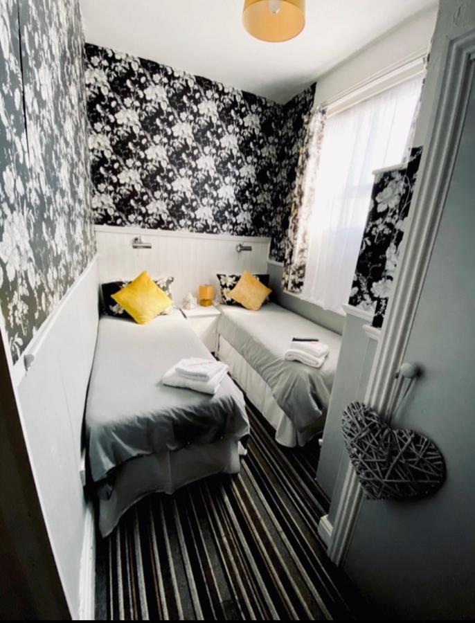 Hotel Shiray *