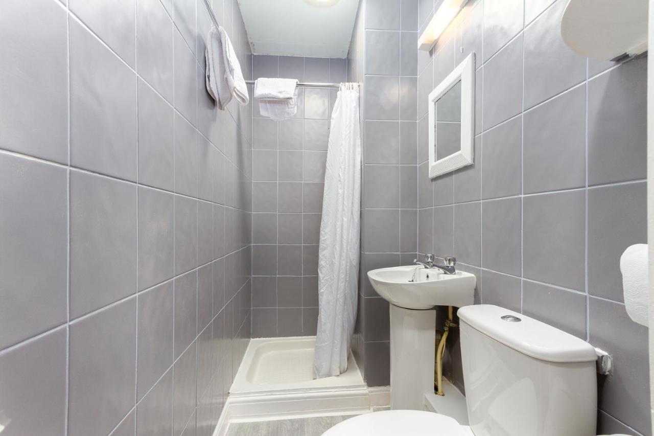 Rayners Bed & Breakfast Blackpool