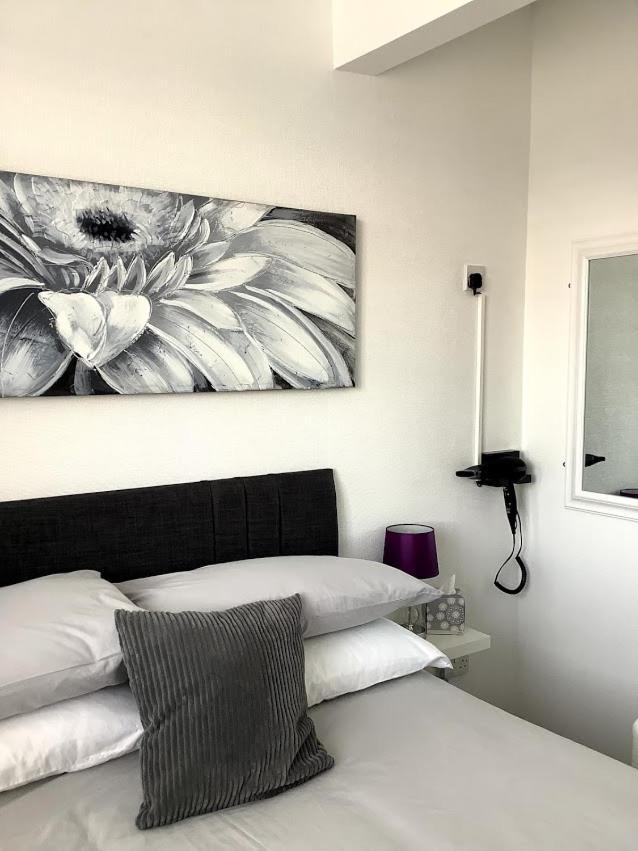 The Sandalwood - Couples Only Bed & Breakfast 3*
