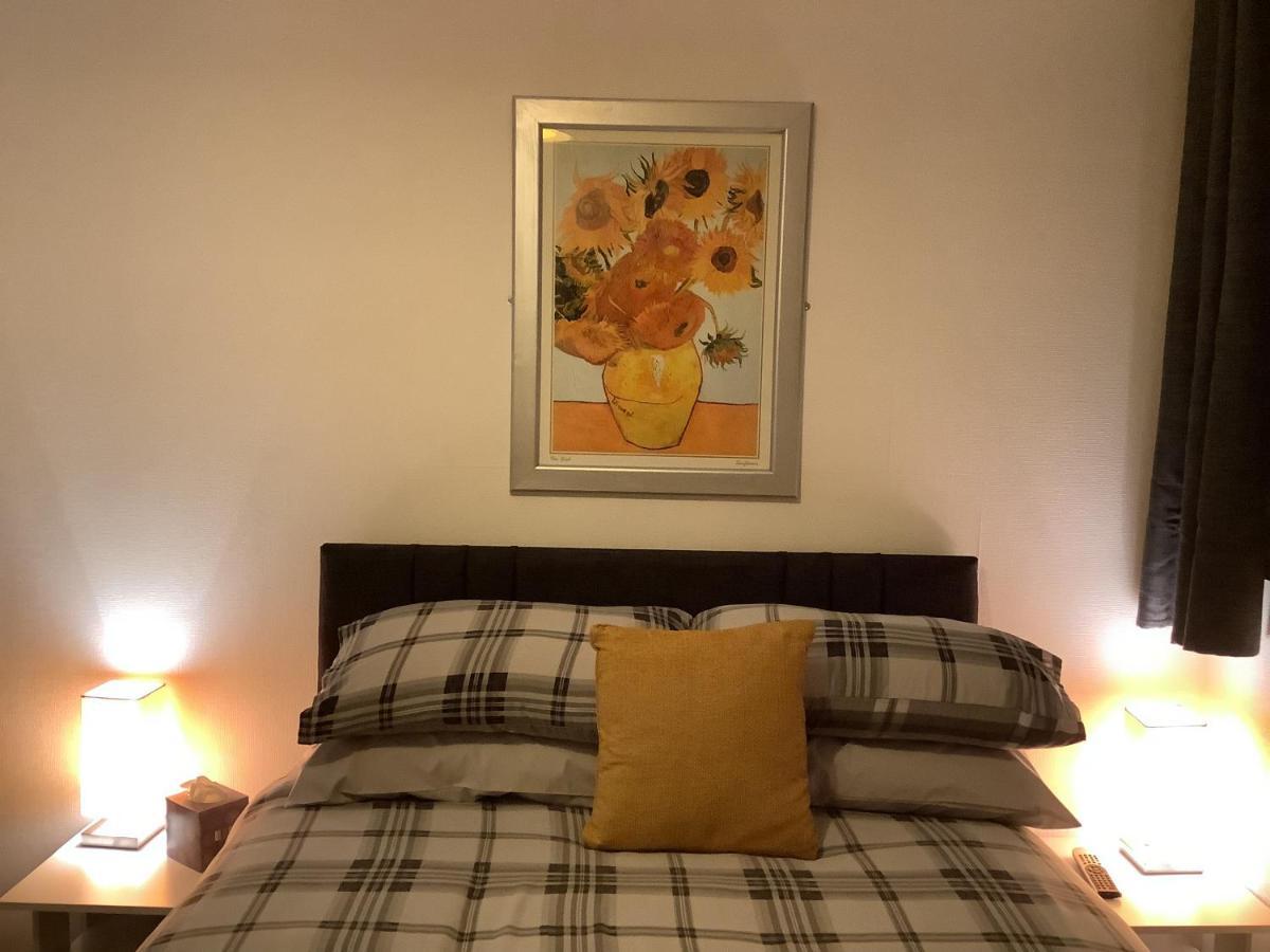 The Sandalwood - Couples Only 3*