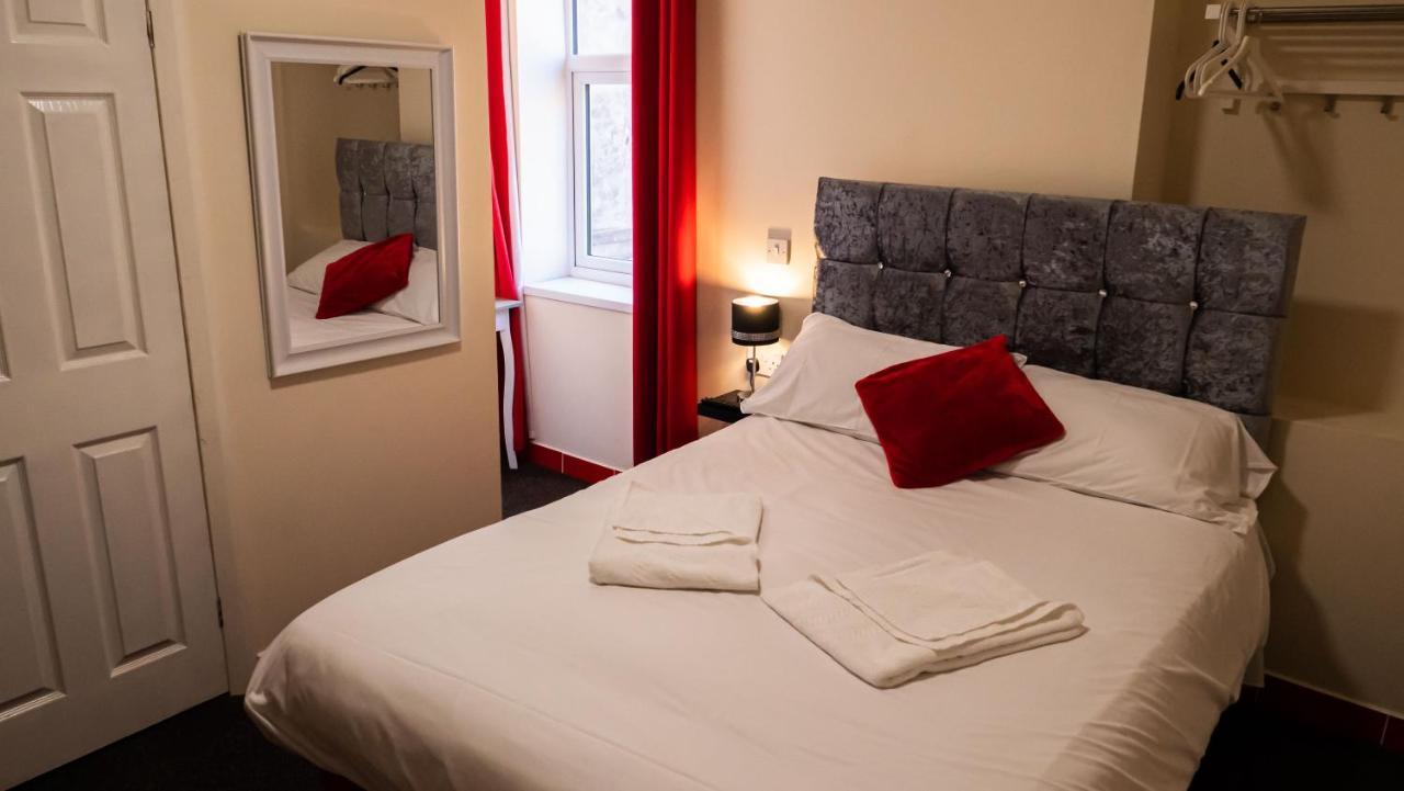Hello Roomz - Pleasure 3* Blackpool