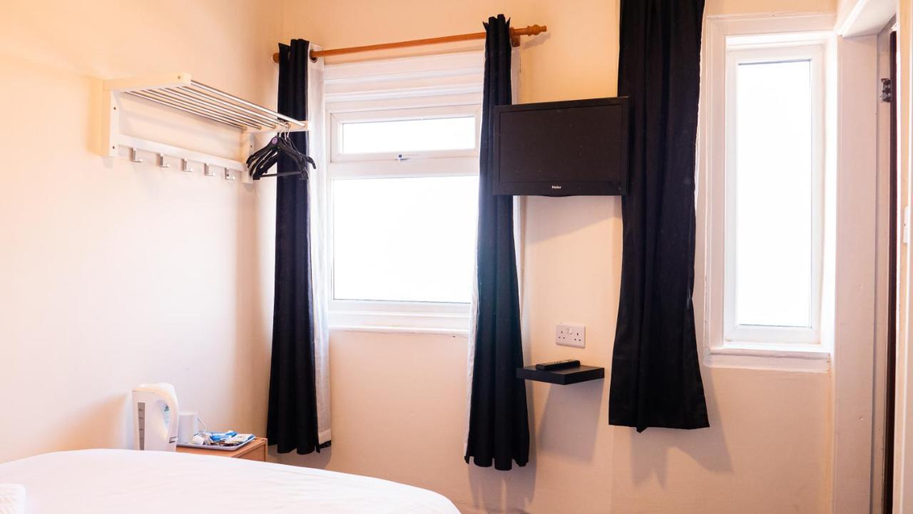 Hello Roomz - Pleasure Hotel