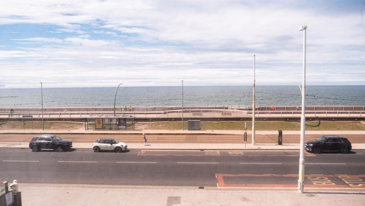 Hello Roomz - Pleasure 3* Blackpool