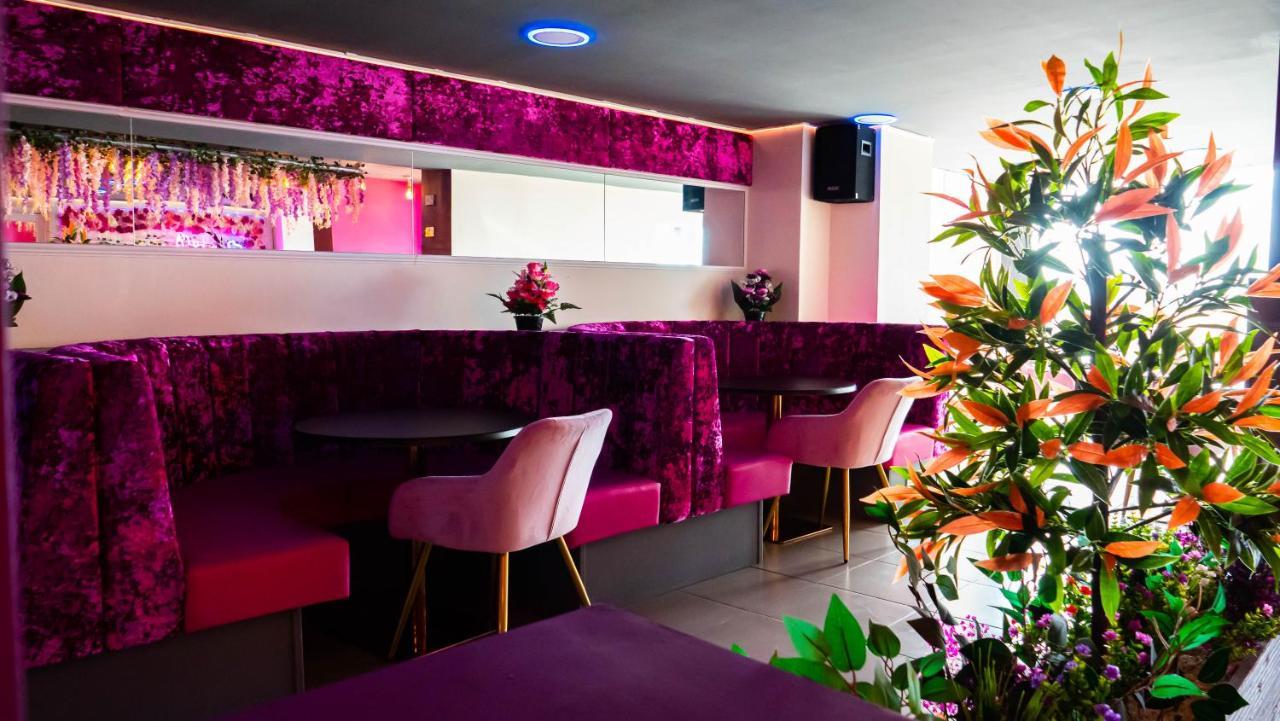 Hotel Hello Roomz - Pleasure 3*