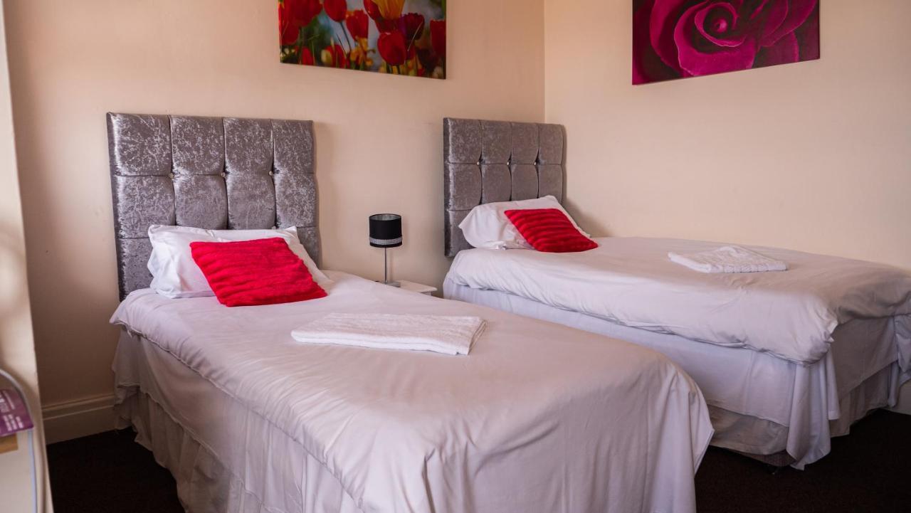 Hello Roomz - Pleasure 3* Blackpool