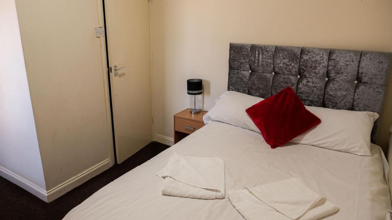 Hello Roomz - Pleasure Blackpool