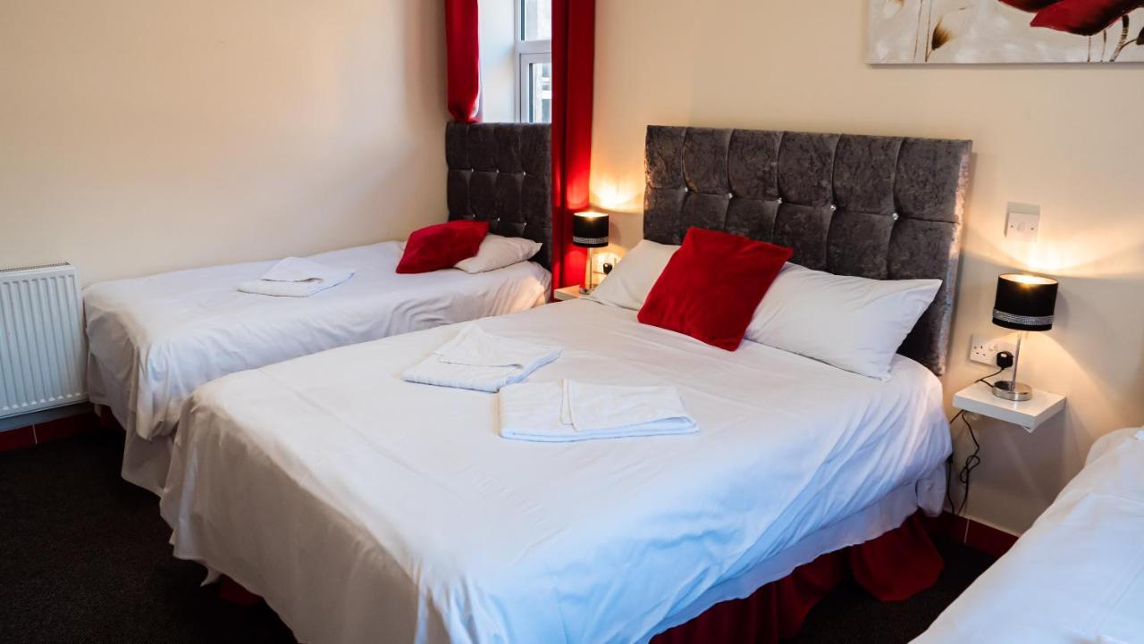 Hello Roomz - Pleasure Hotel 3*