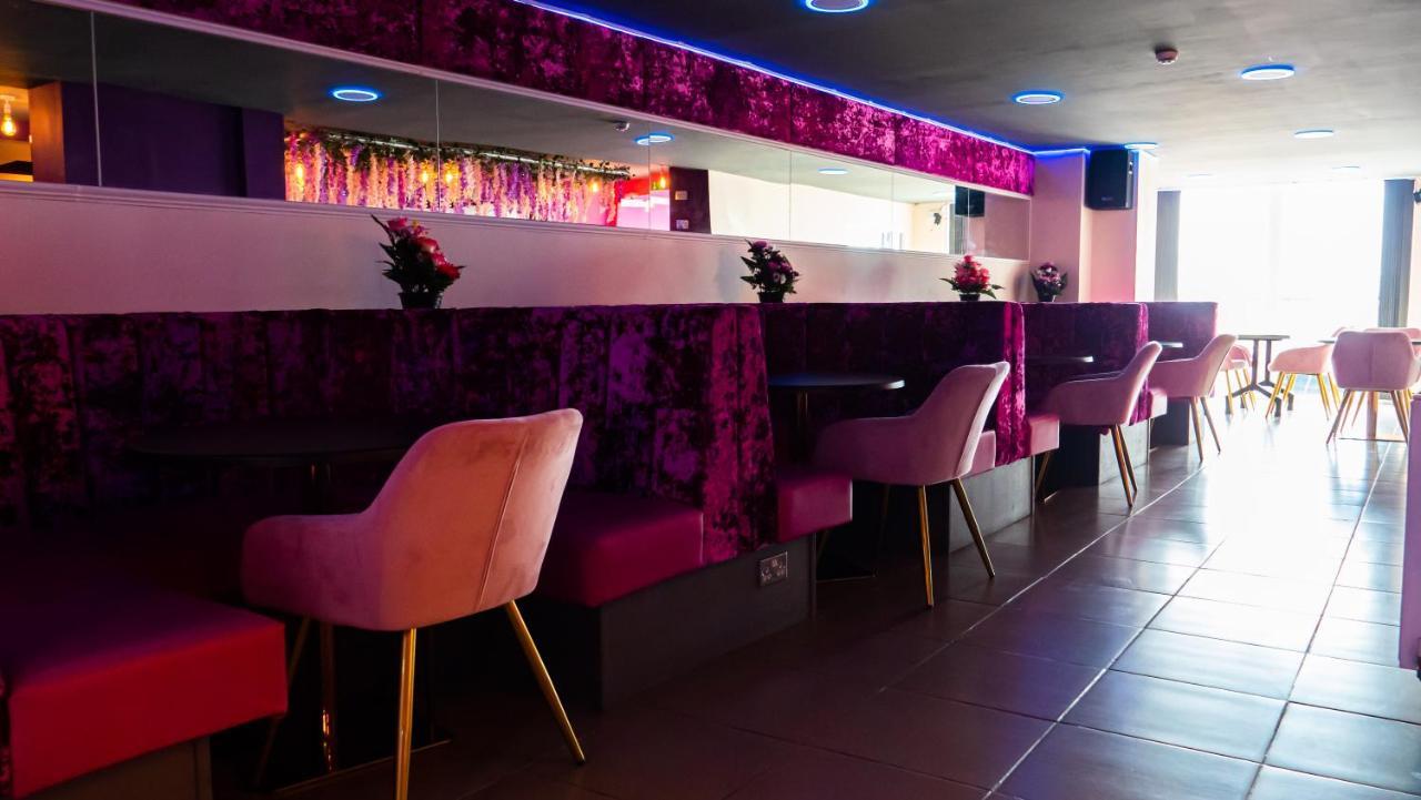 Hello Roomz - Pleasure Blackpool