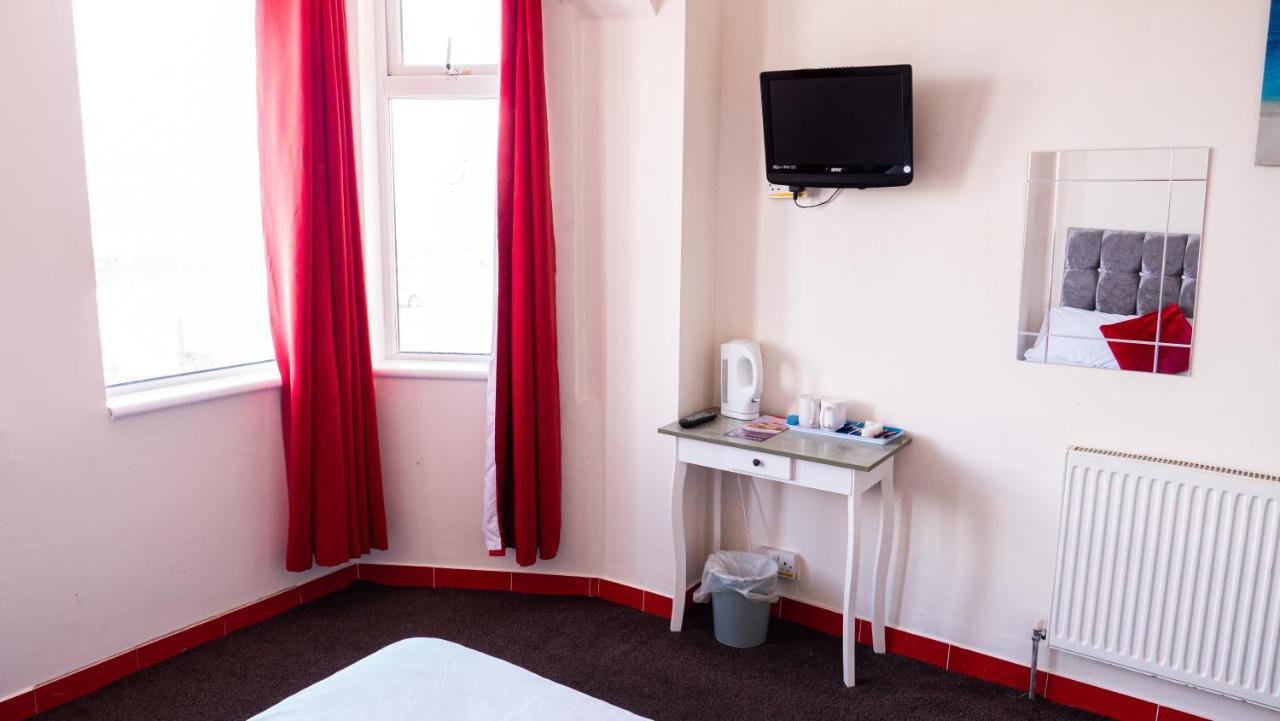 Hello Roomz - Pleasure Hotel 3*