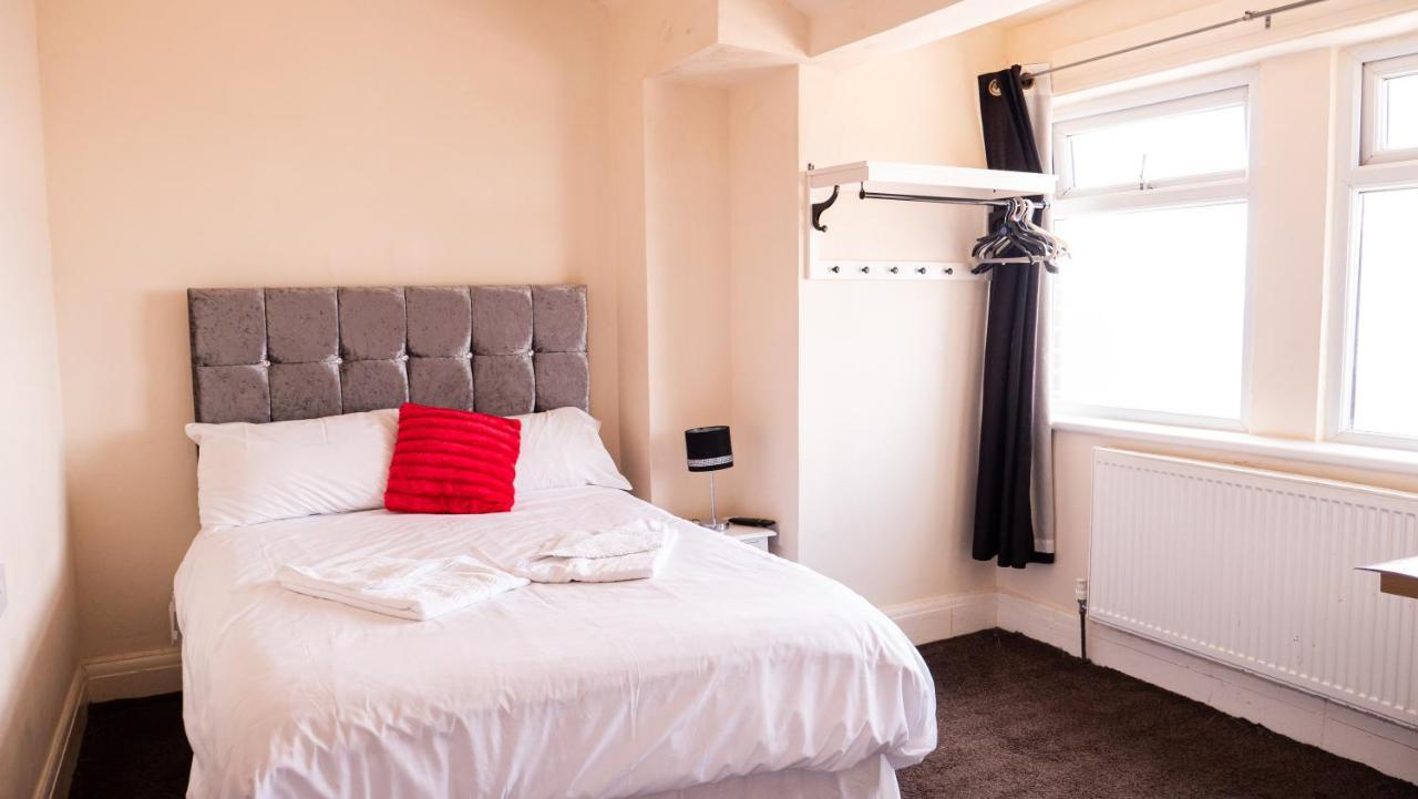 Hello Roomz - Pleasure Blackpool