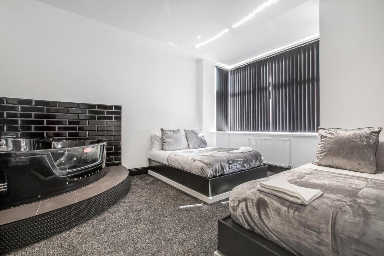 Mixies Manor By Sasco Apartment *