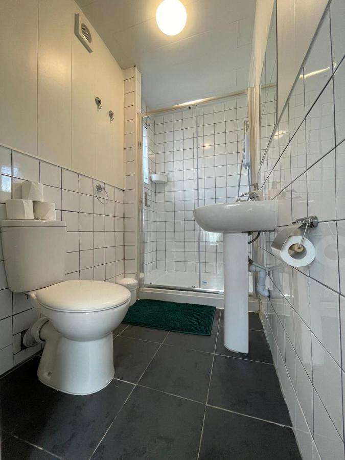 Guest house Ariana House Hotel-families And Couples Only *
