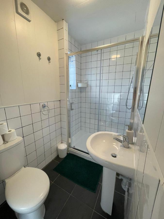 Guest house Ariana House Hotel-families And Couples Only *