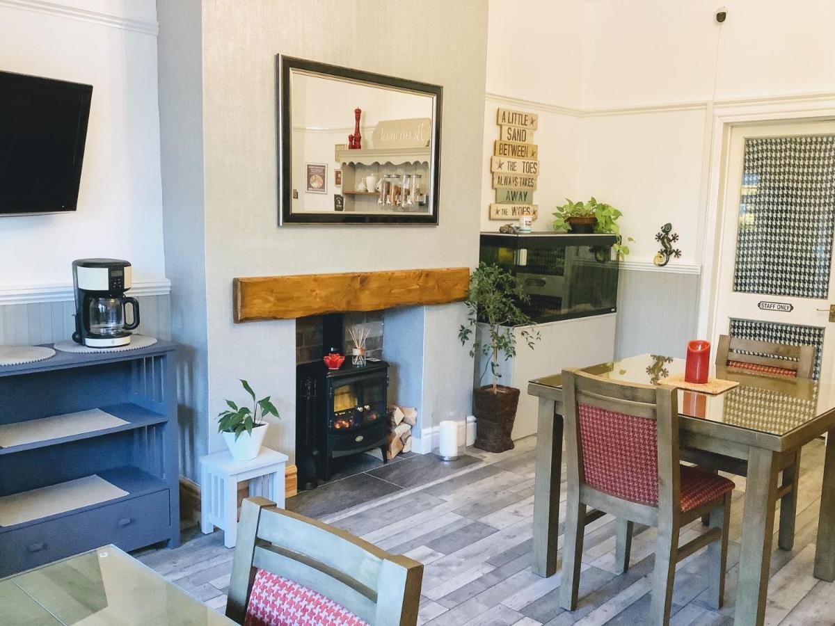 The Sandalwood - Couples Only 3* Blackpool