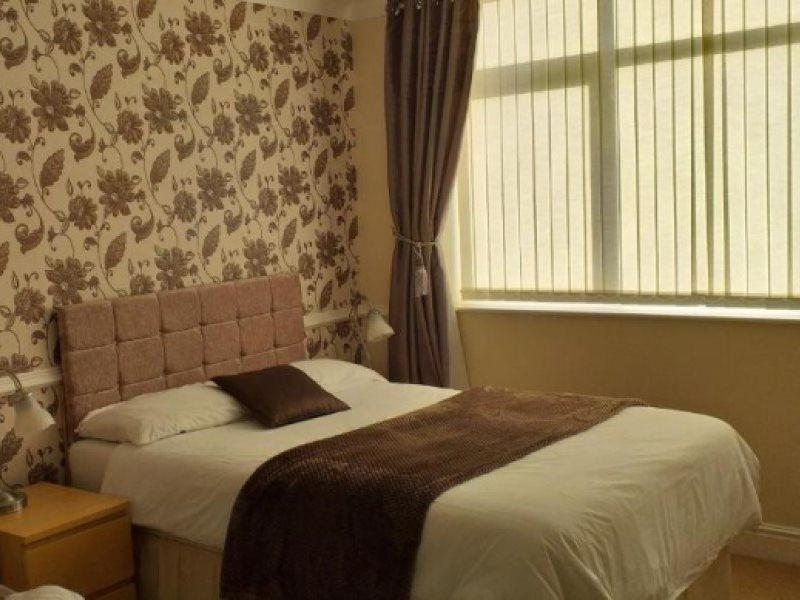 Surrey House 4*
