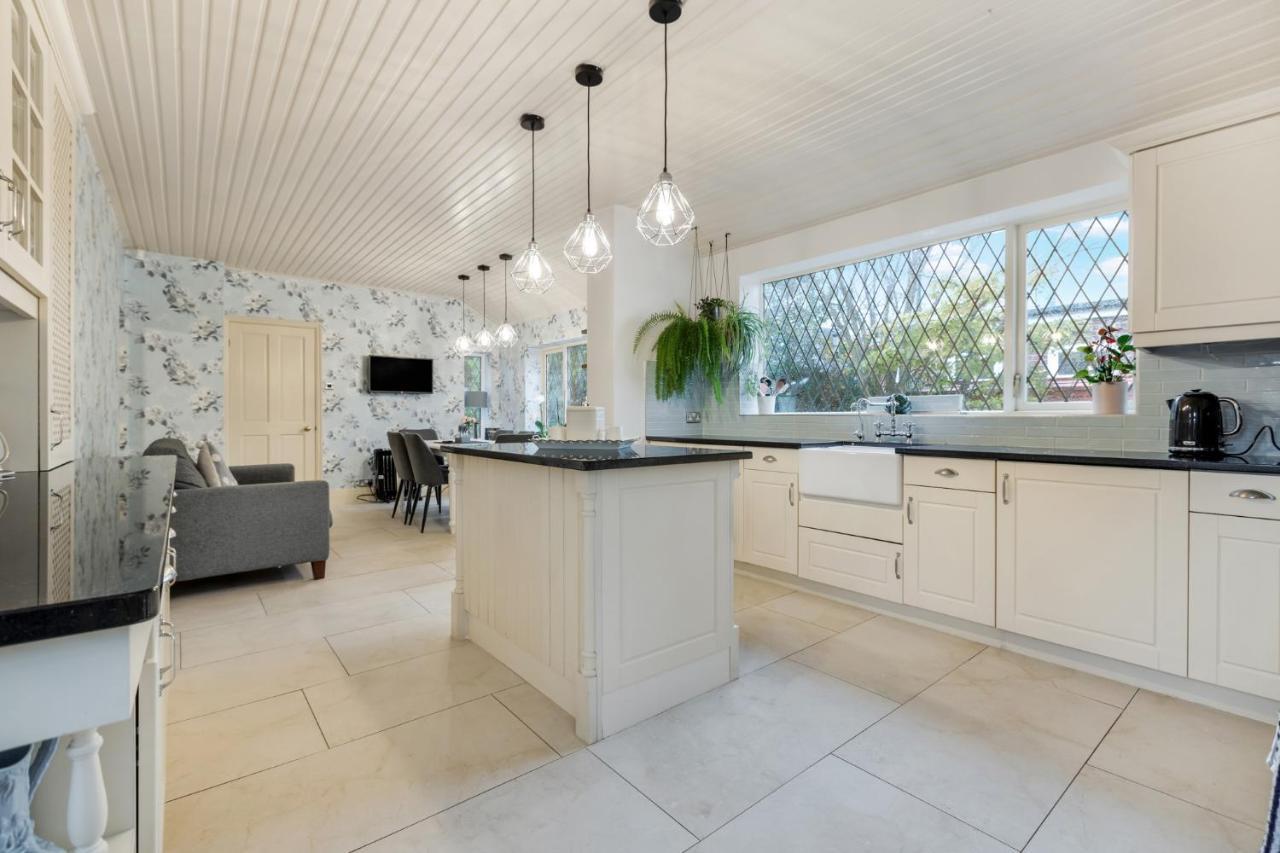 Abode - Southlands Holiday home *