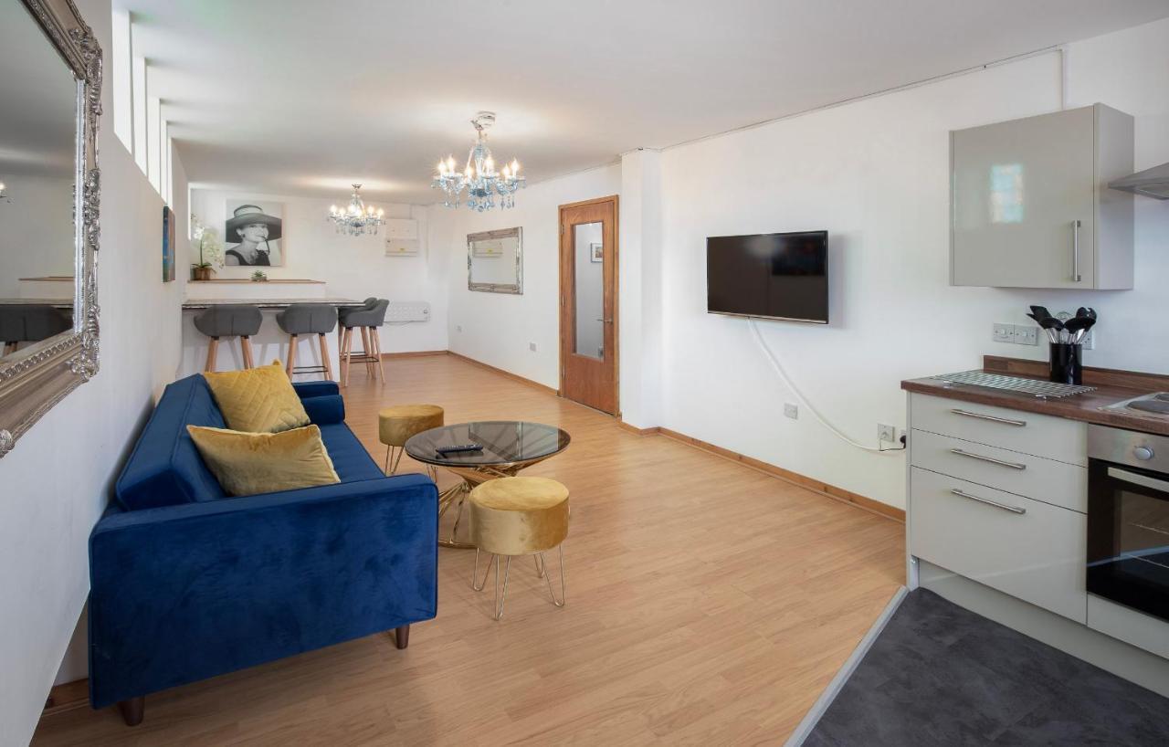 Apartment Elegant Church Conversion Close To Tower Blackpool