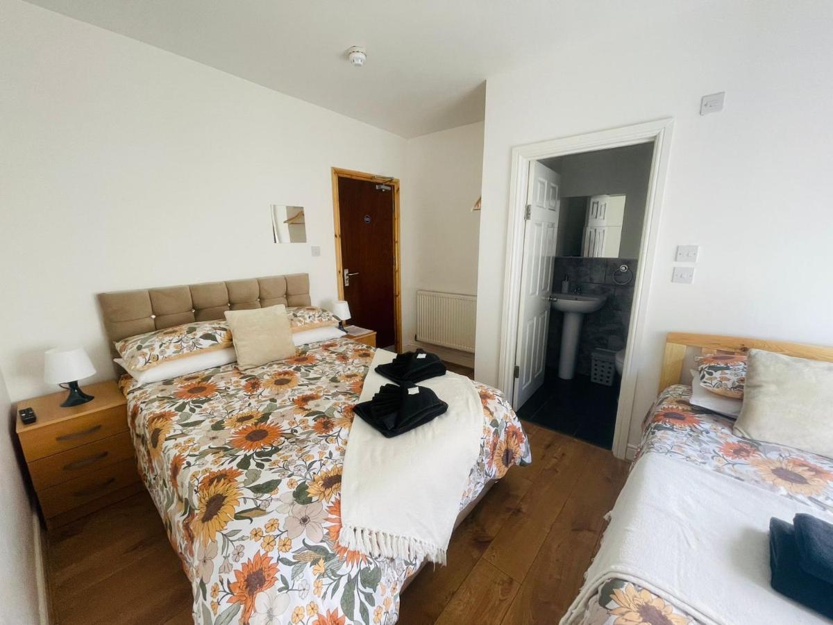 Guest house Ariana House Hotel-families And Couples Only