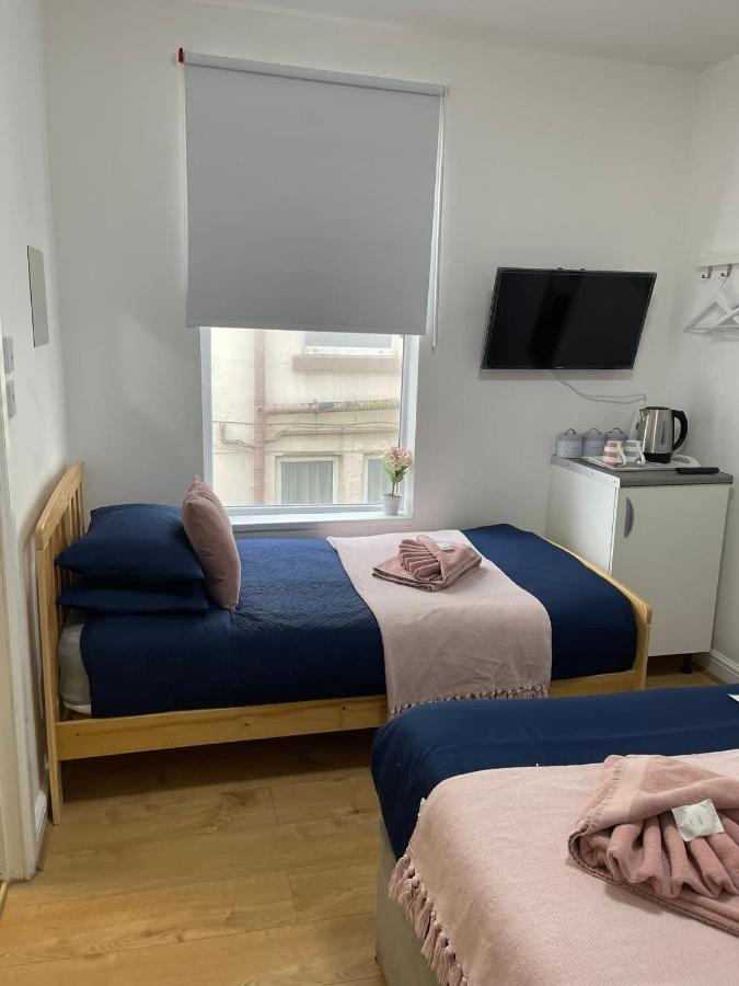 Guest house Ariana House Hotel-families And Couples Only Blackpool