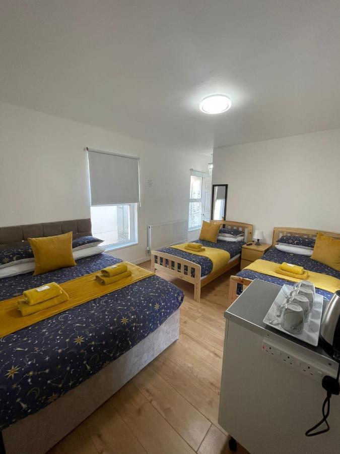 Guest house Ariana House Hotel-families And Couples Only *