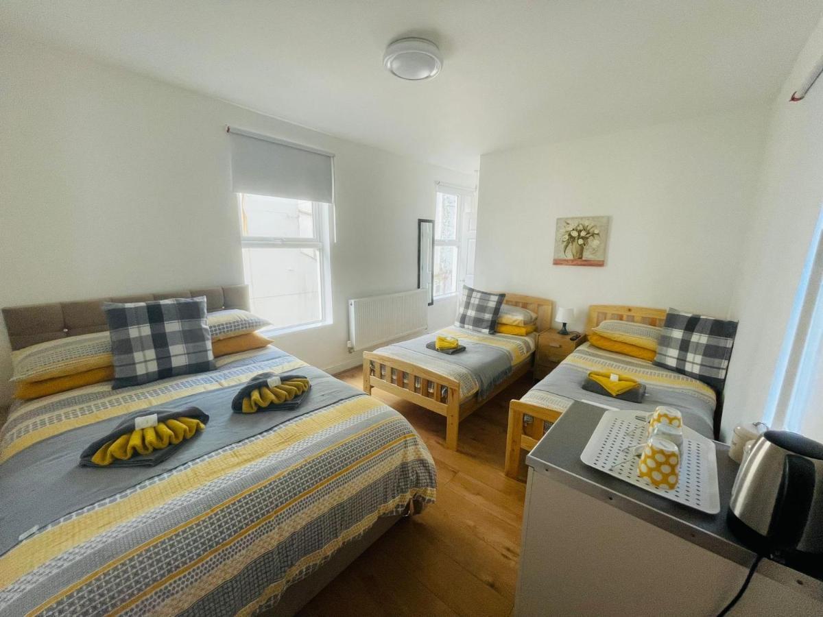Guest house Ariana House Hotel-families And Couples Only *