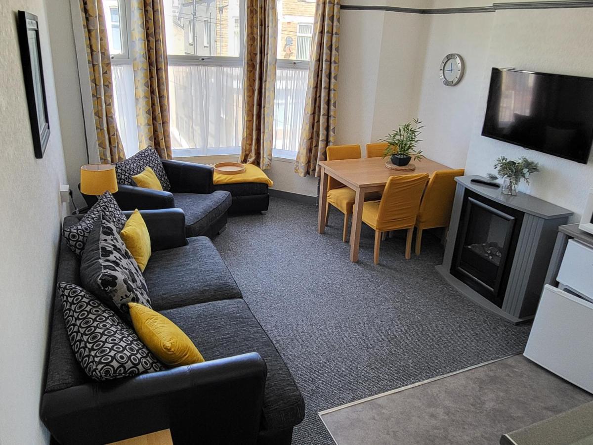 Apartment Cleveland Court Blackpool