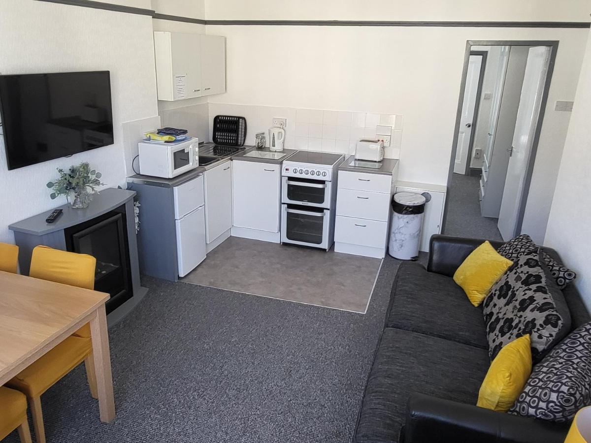Cleveland Court Apartment *