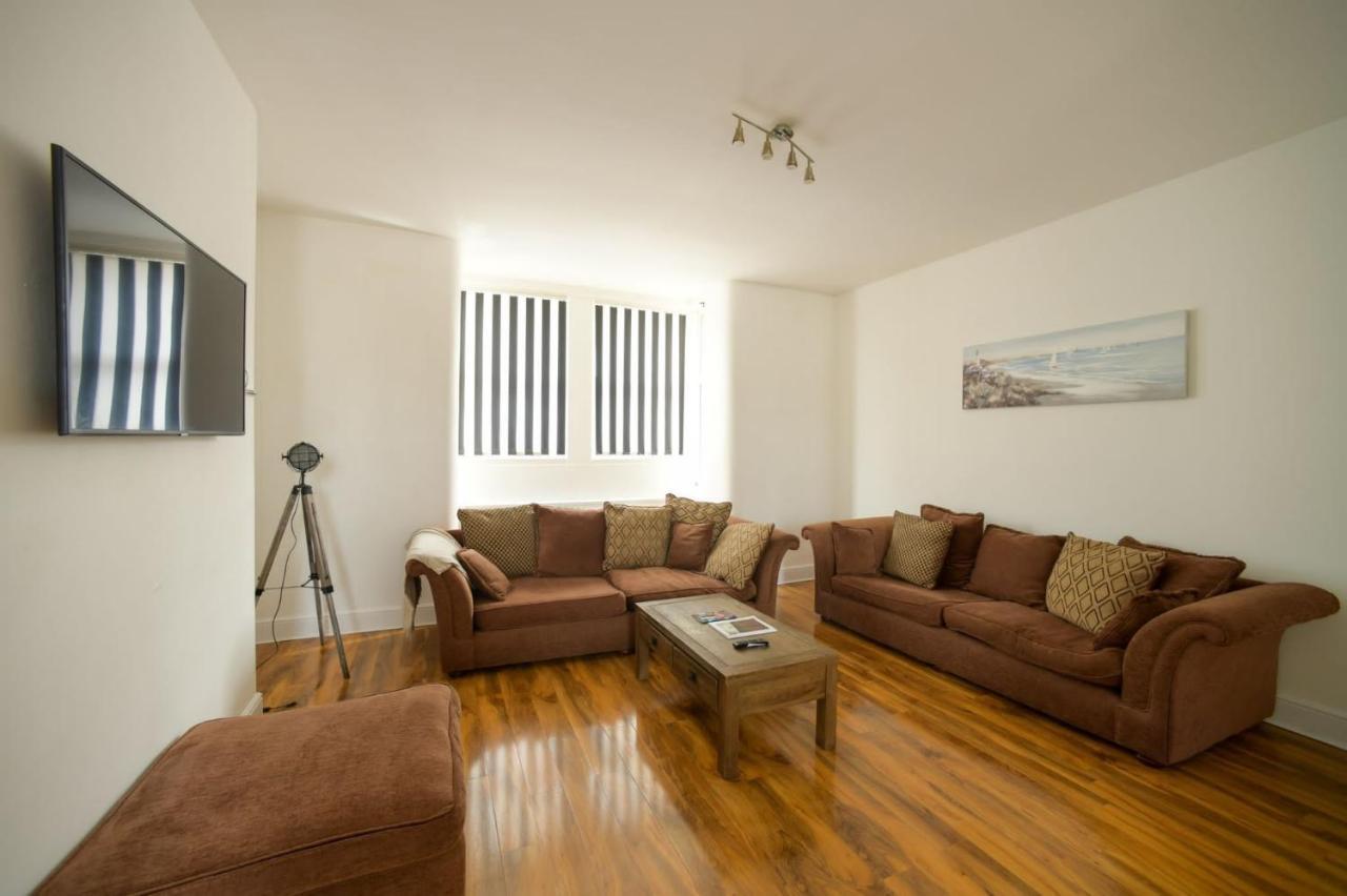 Apartment Hot Tub Jacuzzi On Private Terrace Free Gated Parking Sleeps 8 Blackpool