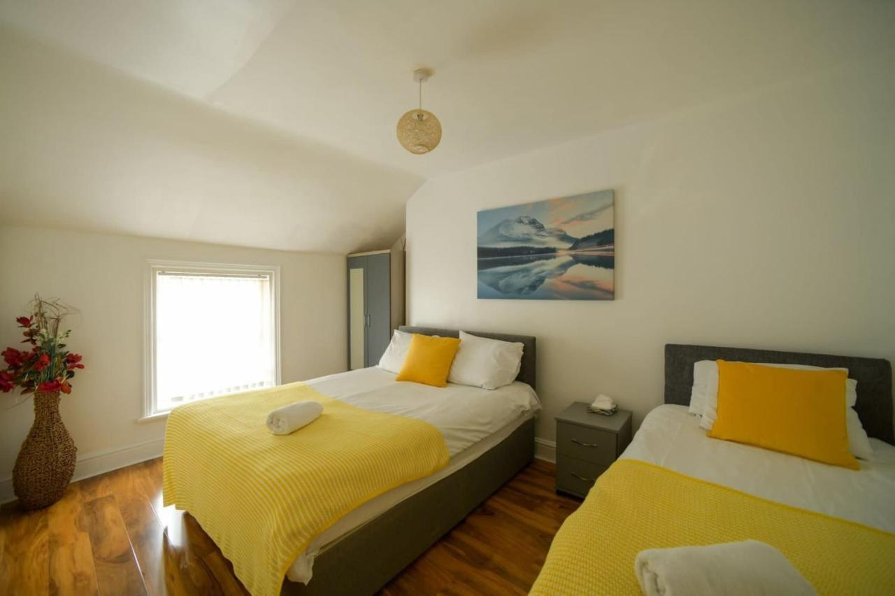 Hot Tub Jacuzzi On Private Terrace Free Gated Parking Sleeps 8 * Blackpool