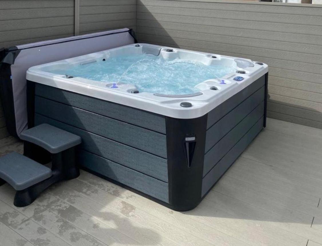 Hot Tub Jacuzzi On Private Terrace Free Gated Parking Sleeps 8 Apartment Blackpool