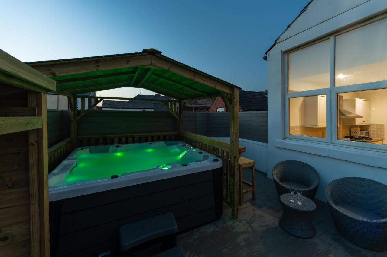 Apartment Hot Tub Jacuzzi On Private Terrace Free Gated Parking Sleeps 8