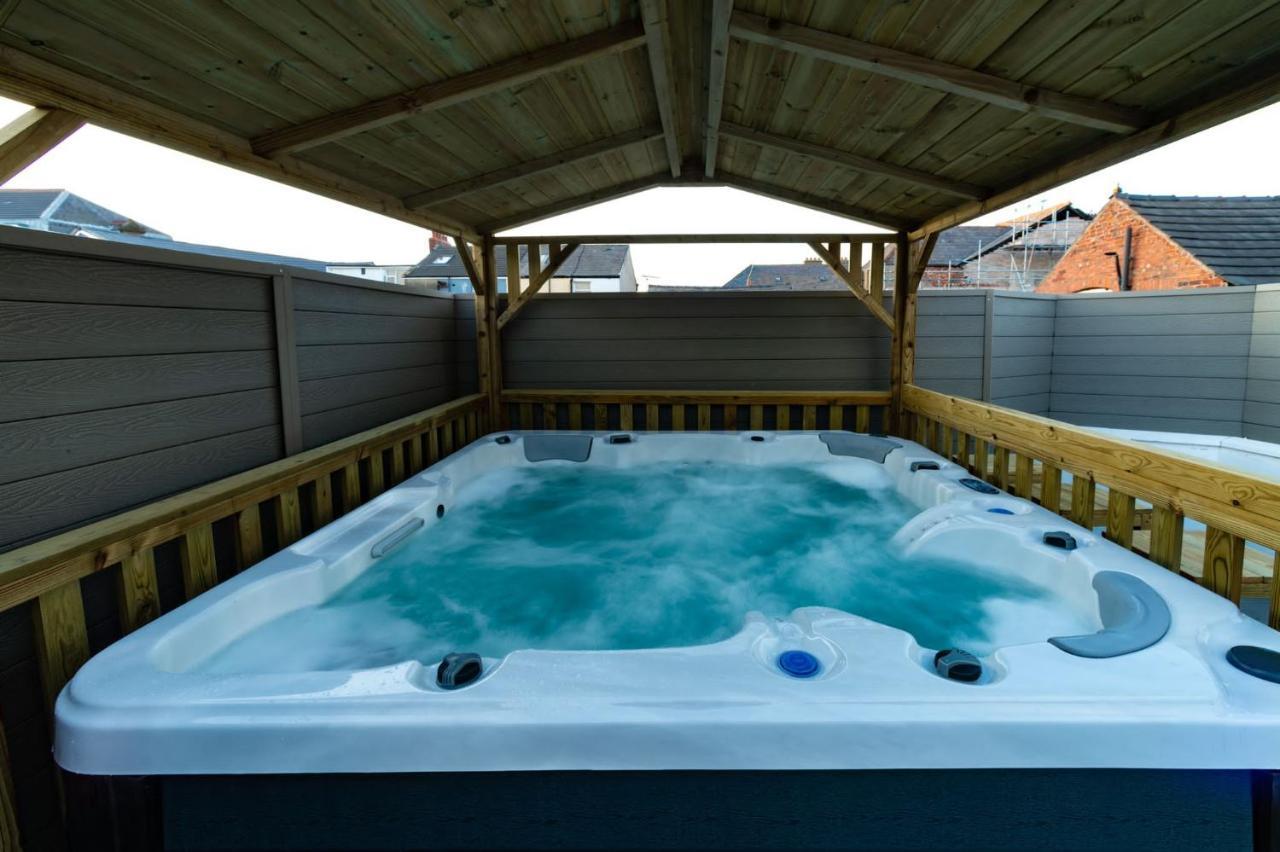 Apartment Hot Tub Jacuzzi On Private Terrace Free Gated Parking Sleeps 8