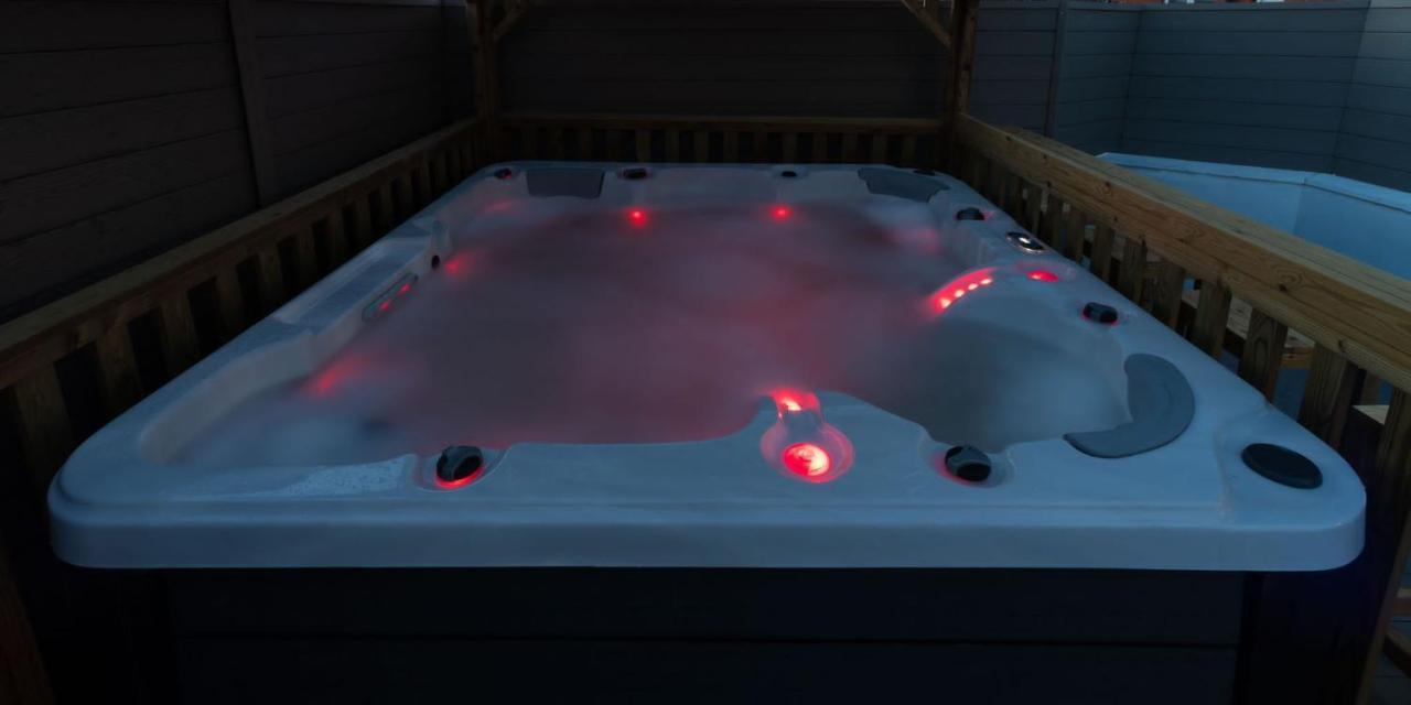 Hot Tub Jacuzzi On Private Terrace Free Gated Parking Sleeps 8 Blackpool